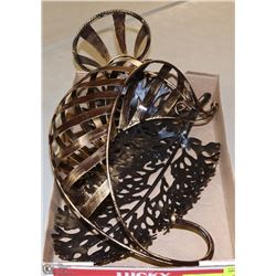 LOT OF 3 METAL HOUSE DÉCOR PIECES.