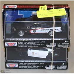 PAIR OF MOTORMAX DIE CAST POLICE CARS  1:43