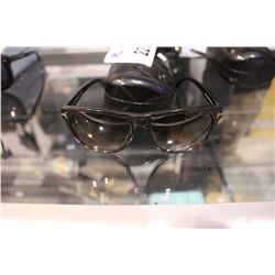 PAIR OF TOM FORD SUNGLASSES