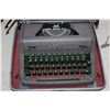 Image 2 : ROYAL QUIET DELUXE TYPEWRITER
