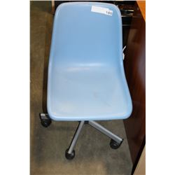 BLUE ROLLING OFFICE CHAIR