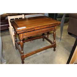 OAK ENDTABLE
