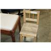 Image 1 : STORAGE STOOL AND KIDS CHAIR