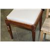 Image 2 : STORAGE STOOL AND KIDS CHAIR