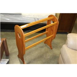 PINE BLANKET RACK