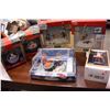 Image 1 : 2 LEMAX VILLAGE COLLECTION PIECES AND CHRISTMAS ORNAMENTS