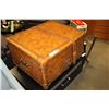 Image 1 : LEATHER STORAGE TRUNK COFFEE TABLE