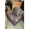 Image 1 : LEATHER ARMCHAIR