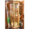 Image 4 : GLASS GOLD PAINTED DISPLAY CABINET