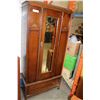 Image 2 : ANTIQUE OAK WARDROBE