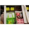 Image 2 : LOT OF VINTAGE DOLL FURNITURE