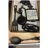 Image 2 : LOT OF VINTAGE CAST IRON PIECES