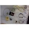 Image 3 : TRAY OF SHELL AND BEAD JEWELLRY