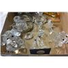 Image 3 : BOX OF SWATSKY CRYSTAL AND ART GLASS FIGURES