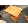 Image 1 : MISSION OAK STYLE ENDTABLE