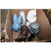 Image 3 : BOX OF VASES FIGURES AND COLLECTIBLE CHINA