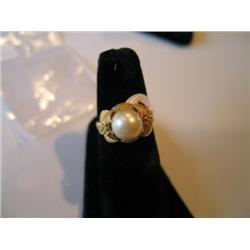 RING W/PEARL