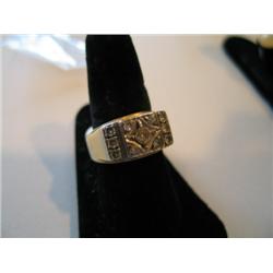 MAN'S RING W/DIAMONDS