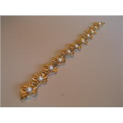 BRACELET W/PEARLS
