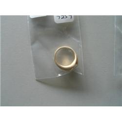 RING W/STONE
