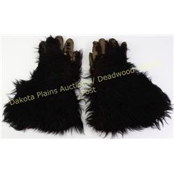 Early bear skin frontier gloves, lined inside approx. size M.  Est. 75-125