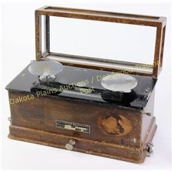 Mahogany drug store scale made by Torsion Balance Co. New York, working order with original pans, sh