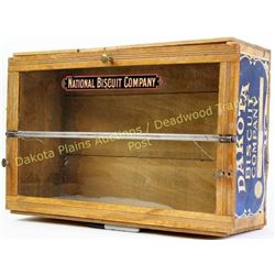 National Biscuit Company hinging glass lid on Dakota Biscuit Co crate, very good antique store displ