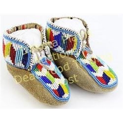 Pair childs beaded moccasins cloth lined, very good to fine condition, 4.5" long.  Est. 75-150