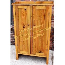 Early primitive pine cupboard double paneled doors with 4 shelf interior and slab wood back, good so