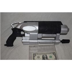 ZZ-CLEARANCE LAB RATS DISNEY SCREEN USED ALIEN BLASTER RAY GUN 1