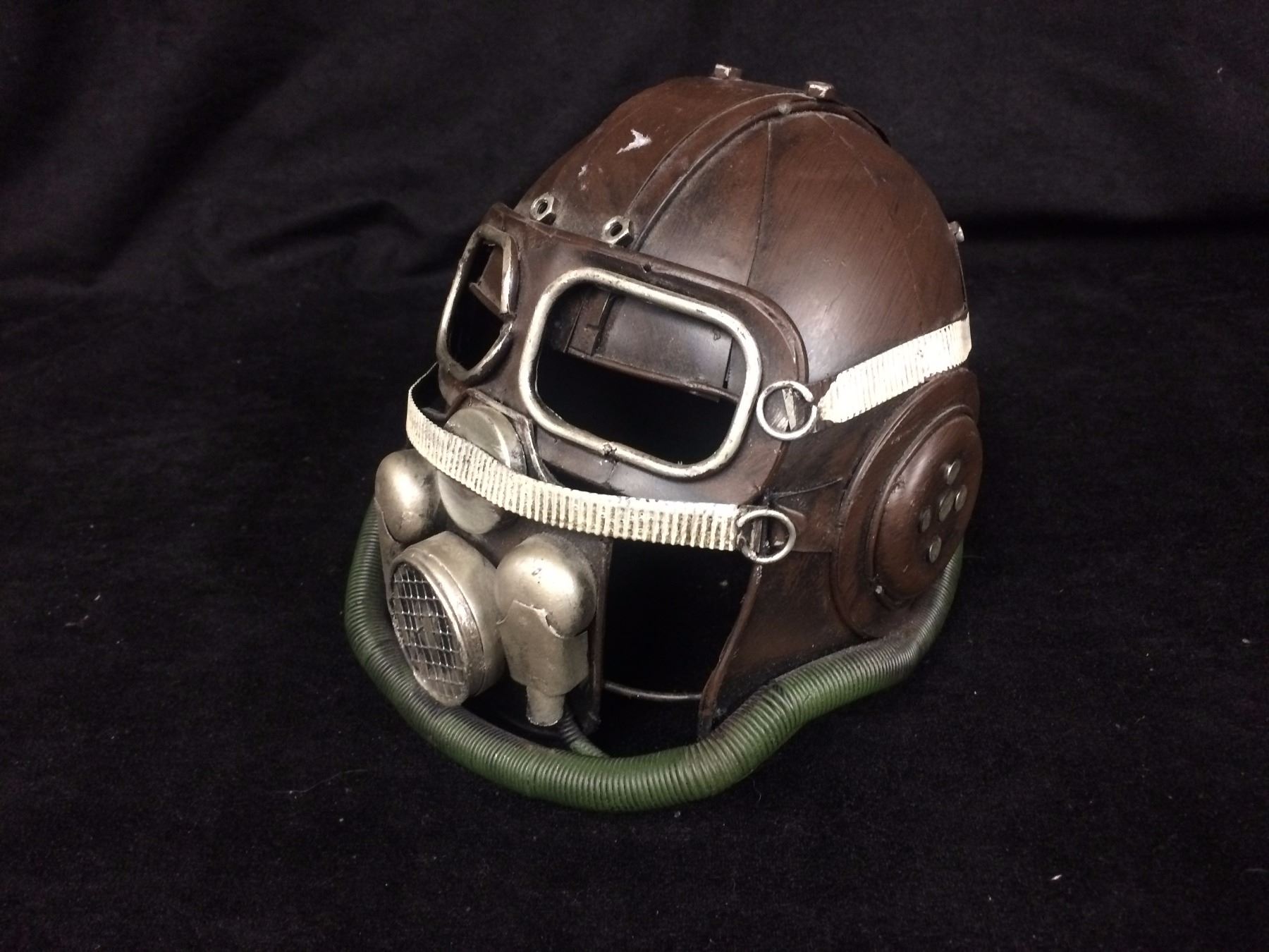 EXCLUSIVE DECORATIVE GAS MASK REPLICA