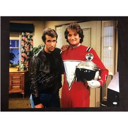 HENRY WINKLER AUTOGRAPHED 16  X 20  COLOR PHOTO W/ COA