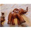 Image 4 : 4 older wooden elephants