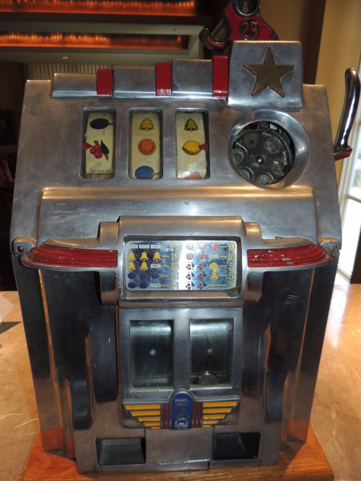 Antique Casino Slot Machine 1500 to 2500