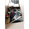 Image 2 : BOX OF BAKING DISHES AND PANS