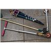 Image 2 : FISHING NET AND 2 TIKI TORCHES AND RAZOR SCOOTER