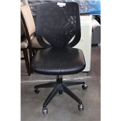 ROLLING GAS LIFT OFFICE CHAIR
