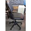 Image 2 : ROLLING GAS LIFT OFFICE CHAIR
