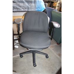 ROLLING GAS LIFT OFFICE CHAIR