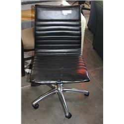 ROLLING GAS LIFT OFFICE CHAIR
