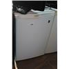 Image 1 : WHITE DANBY BAR FRIDGE