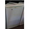 Image 1 : WHITE GOLDSTAR BAR FRIDGE