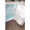 Image 2 : WHITE GOLDSTAR BAR FRIDGE