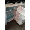 Image 2 : WHITE GOLDSTAR BAR FRIDGE