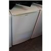Image 1 : WHITE GOLDSTAR BAR FRIDGE