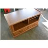 Image 1 : OAK ENTERTAINMENT STAND