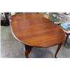 Image 2 : OVAL DINING TABLE WITH LEAF