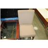 Image 3 : PAIR OF MODERN ACCENT CHAIRS WITH COFFEE TABLE