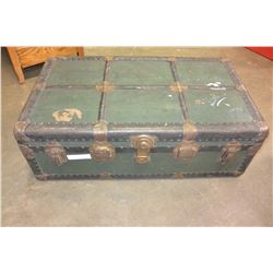 ANTIQUE STEAMER TRUNK