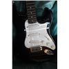 Image 2 : SAMICK SILVERTONE ELECTRIC GUITAR